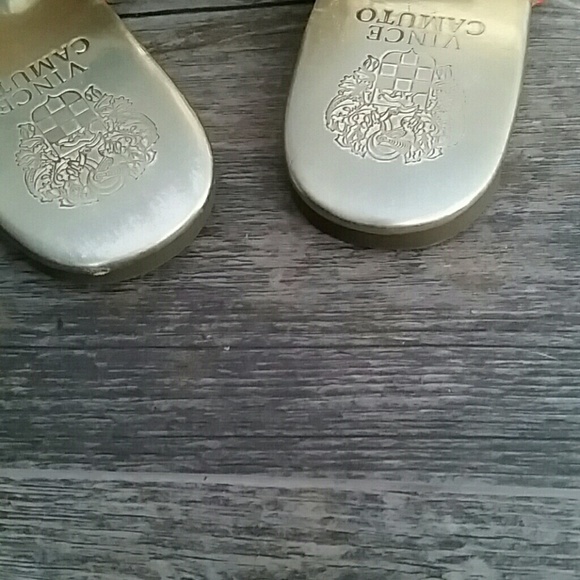 Vince Camuto flip flops - Picture 4 of 8